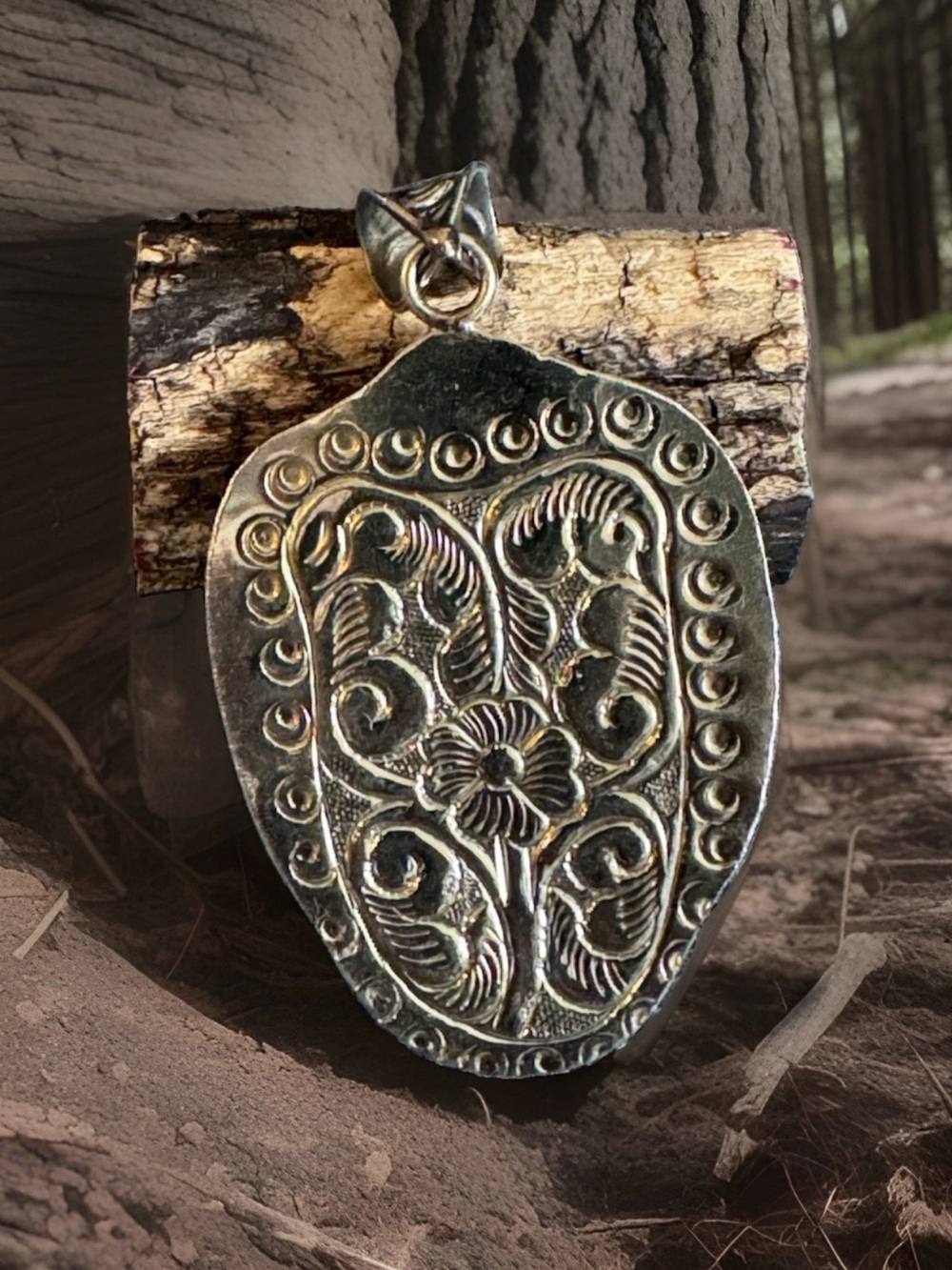Handcrafted Bone Pendant,Bear Face Art,Floral Carving,Turquoise & Silver,40grams - Picture 4 of 10